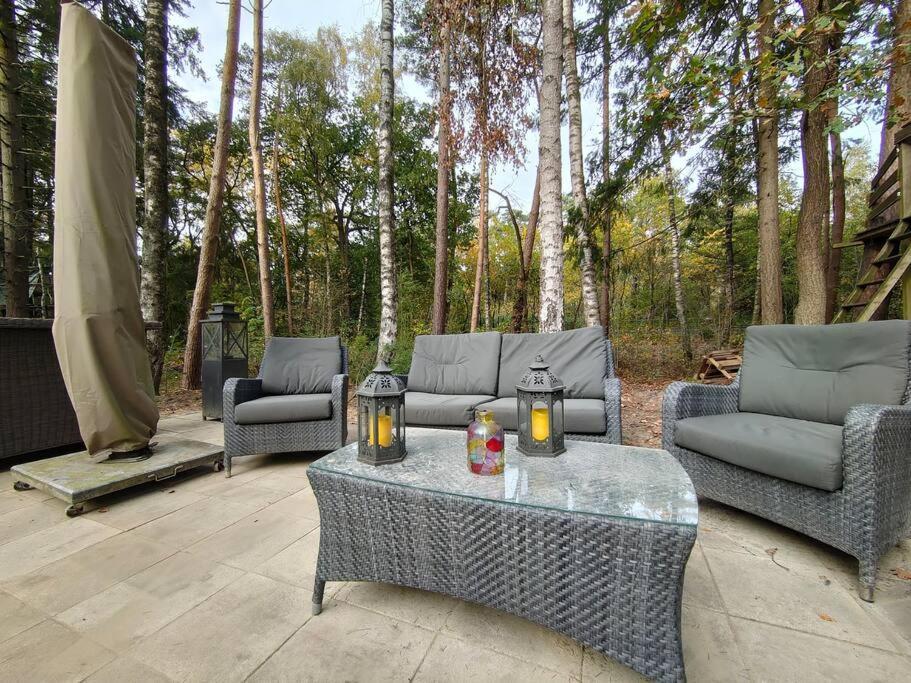 Kindvriendelijke Bungalow In Het Bos Bij Zwemmeer. Vilsteren Екстер'єр фото