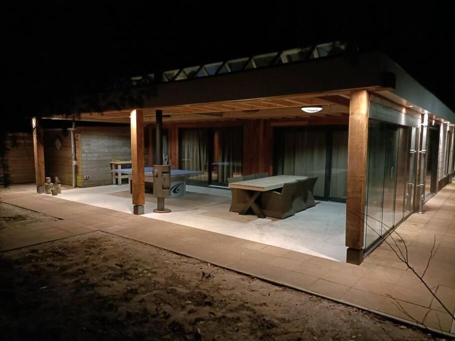 Kindvriendelijke Bungalow In Het Bos Bij Zwemmeer. Vilsteren Екстер'єр фото