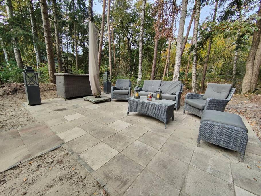 Kindvriendelijke Bungalow In Het Bos Bij Zwemmeer. Vilsteren Екстер'єр фото