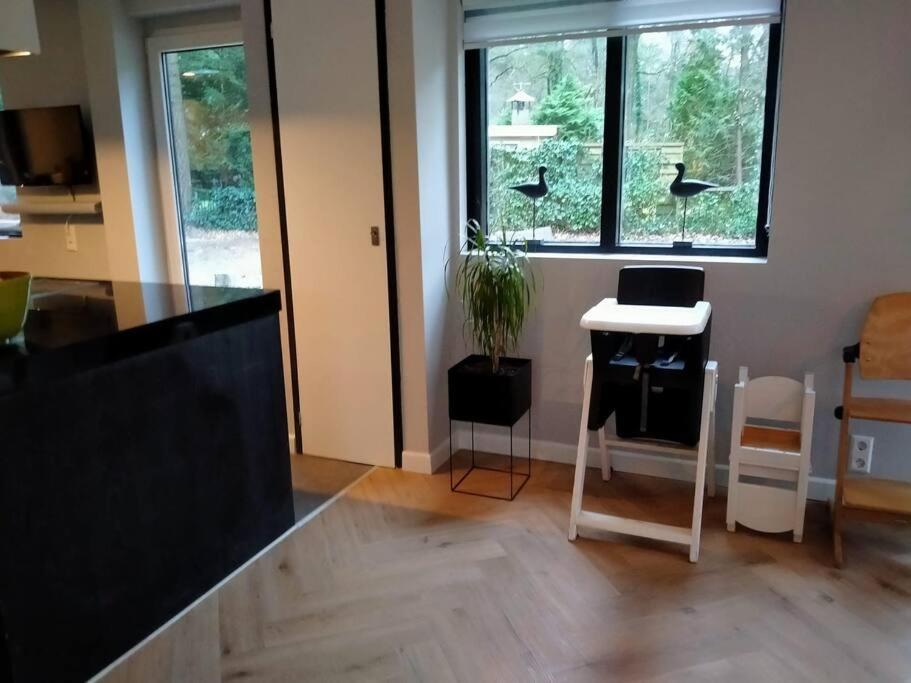 Kindvriendelijke Bungalow In Het Bos Bij Zwemmeer. Vilsteren Екстер'єр фото